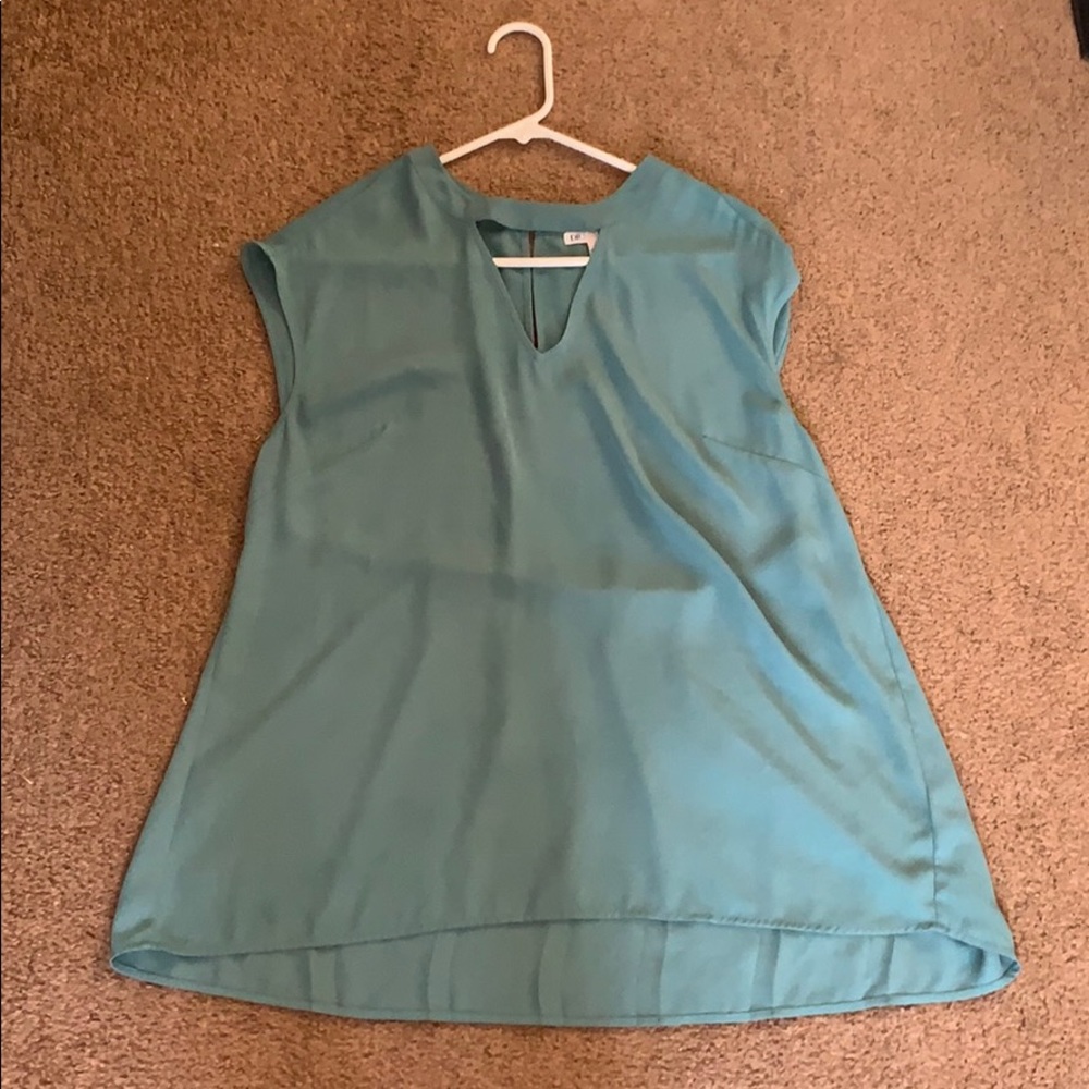 Key hole top with pleated back